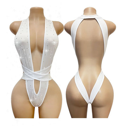 Body con pedrería, escote profundo y espalda descubierta. Elegante y sensual