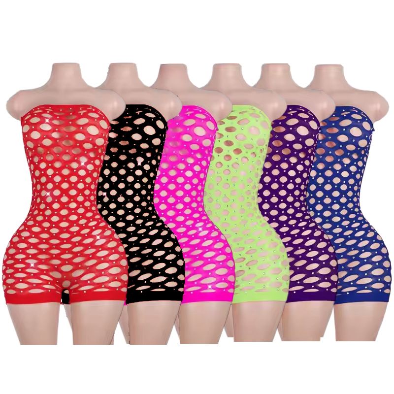 Enterizo strapless de malla con diseño calado que realza la silueta. cómodo y perfecto para destacar.