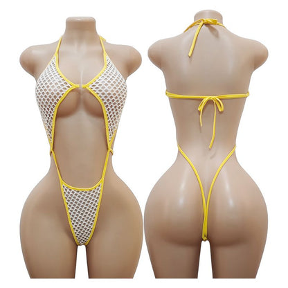 Set de una pieza tipo red con diseño halter y espalda descubierta.