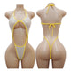Set de una pieza tipo red con diseño halter y espalda descubierta.